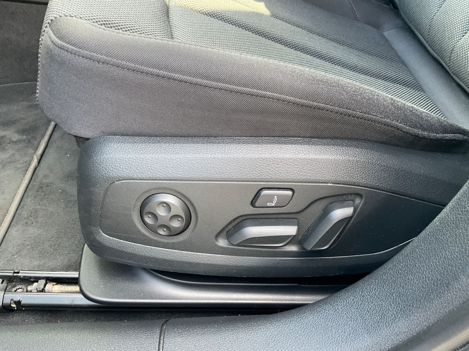 Fahrzeugabbildung Audi A4 35 TDI S tronic Avant,Kamera,Navi,AHK,LED,