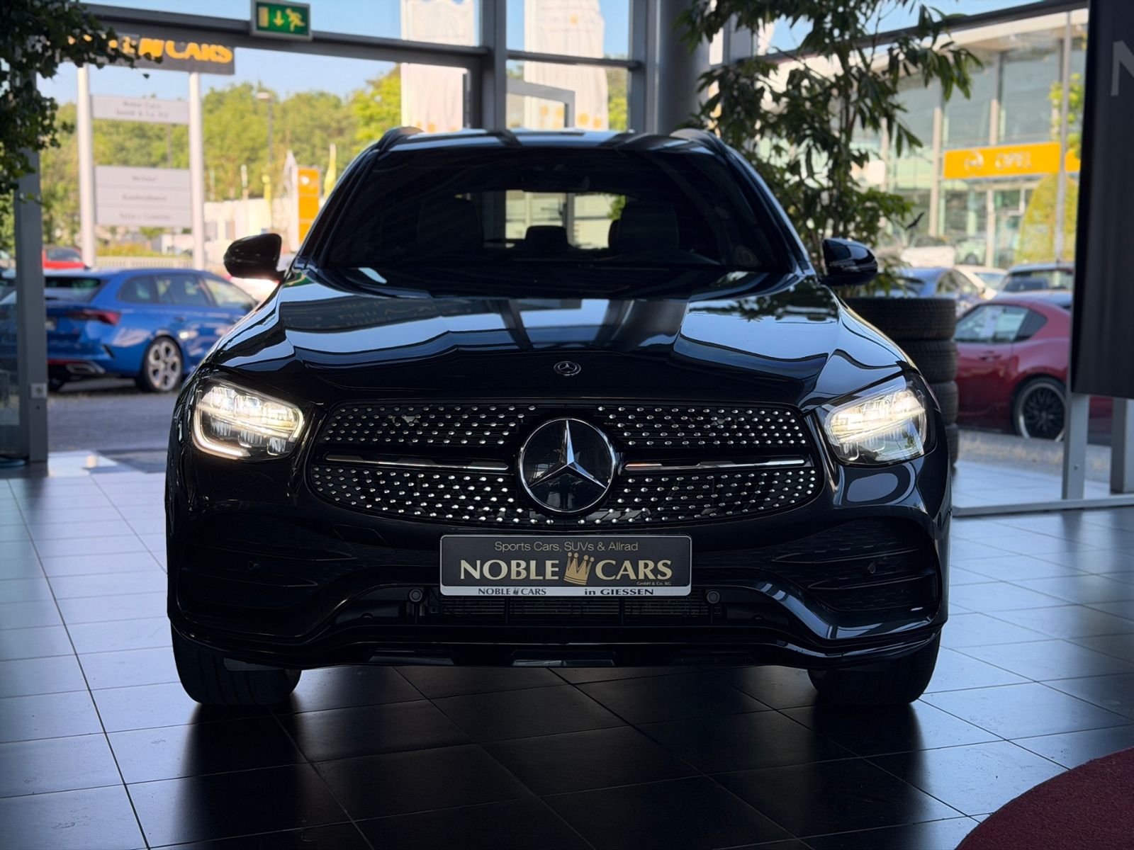 Fahrzeugabbildung Mercedes-Benz GLC 200 4Matic AMG Line AHK LED NAV SHZ 19"