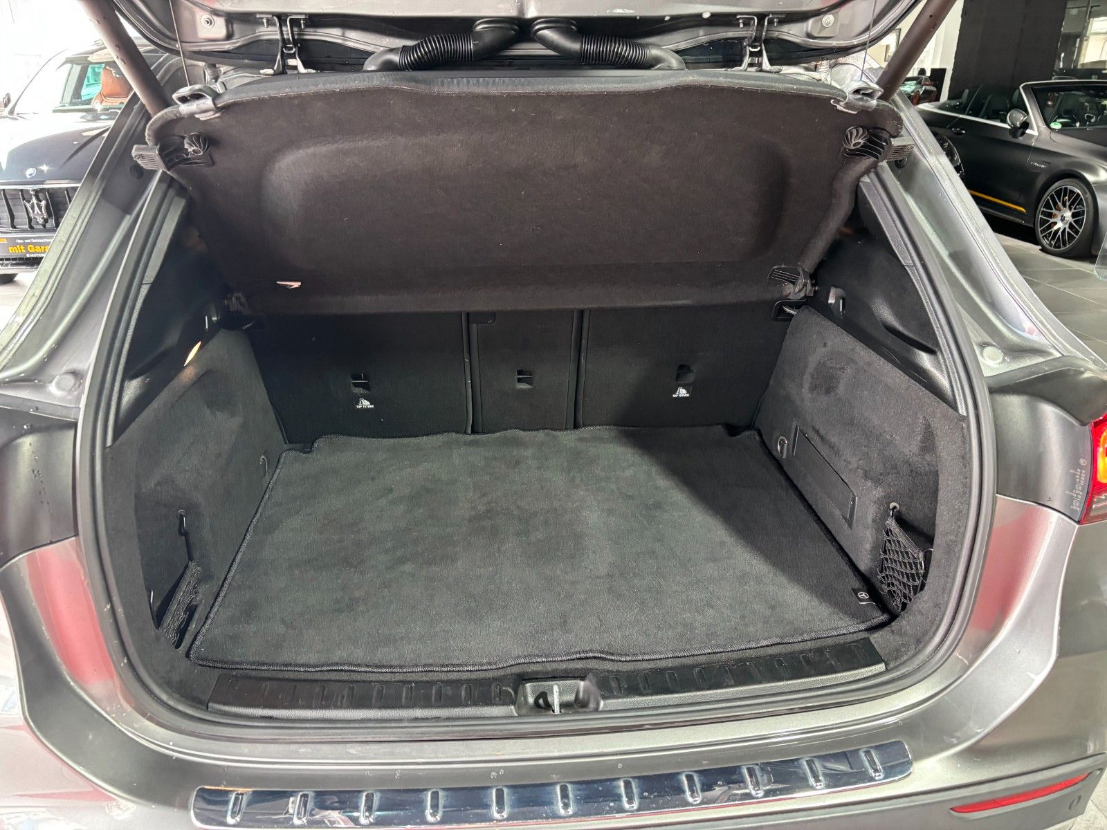 Fahrzeugabbildung Mercedes-Benz GLA 220d //AMG LINE//CARBON/KAMERA/MBUX/AHK/SHZ