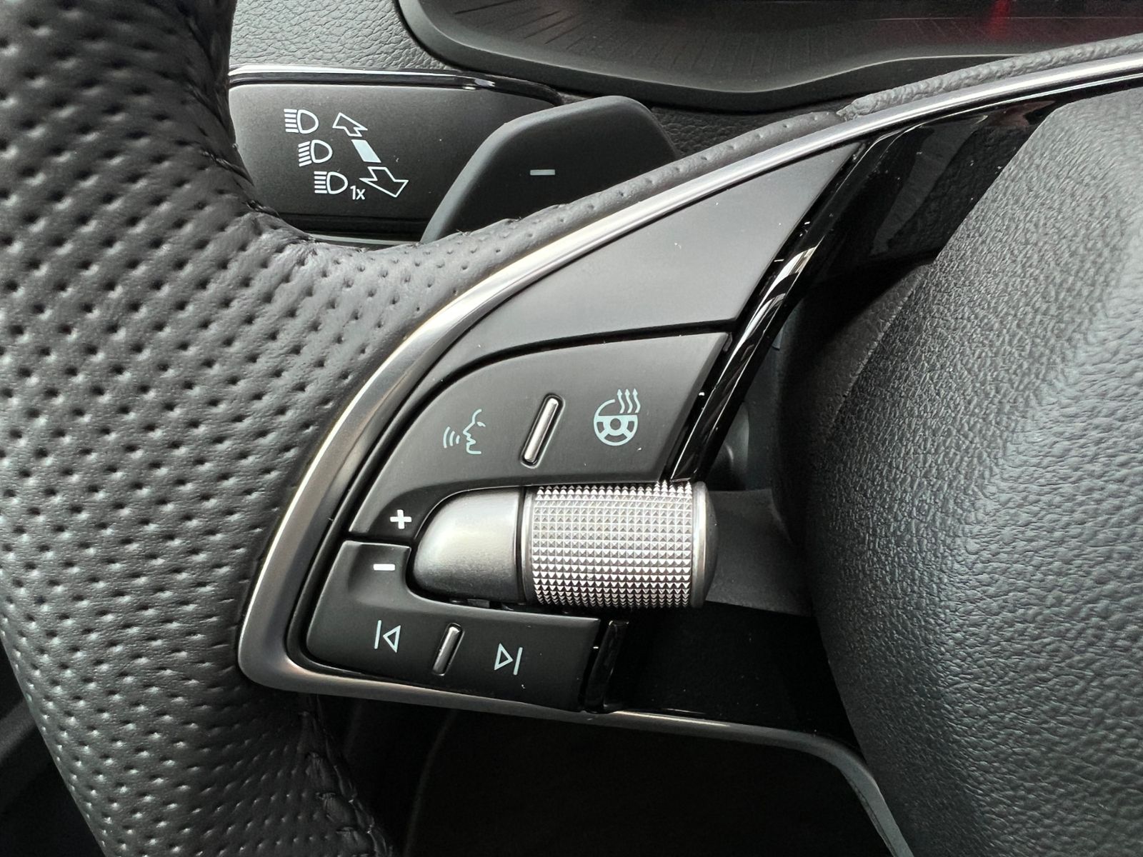 Fahrzeugabbildung SKODA Karoq Sportline 2.0 TSI 4x4 DSG *Panorama, AHK,