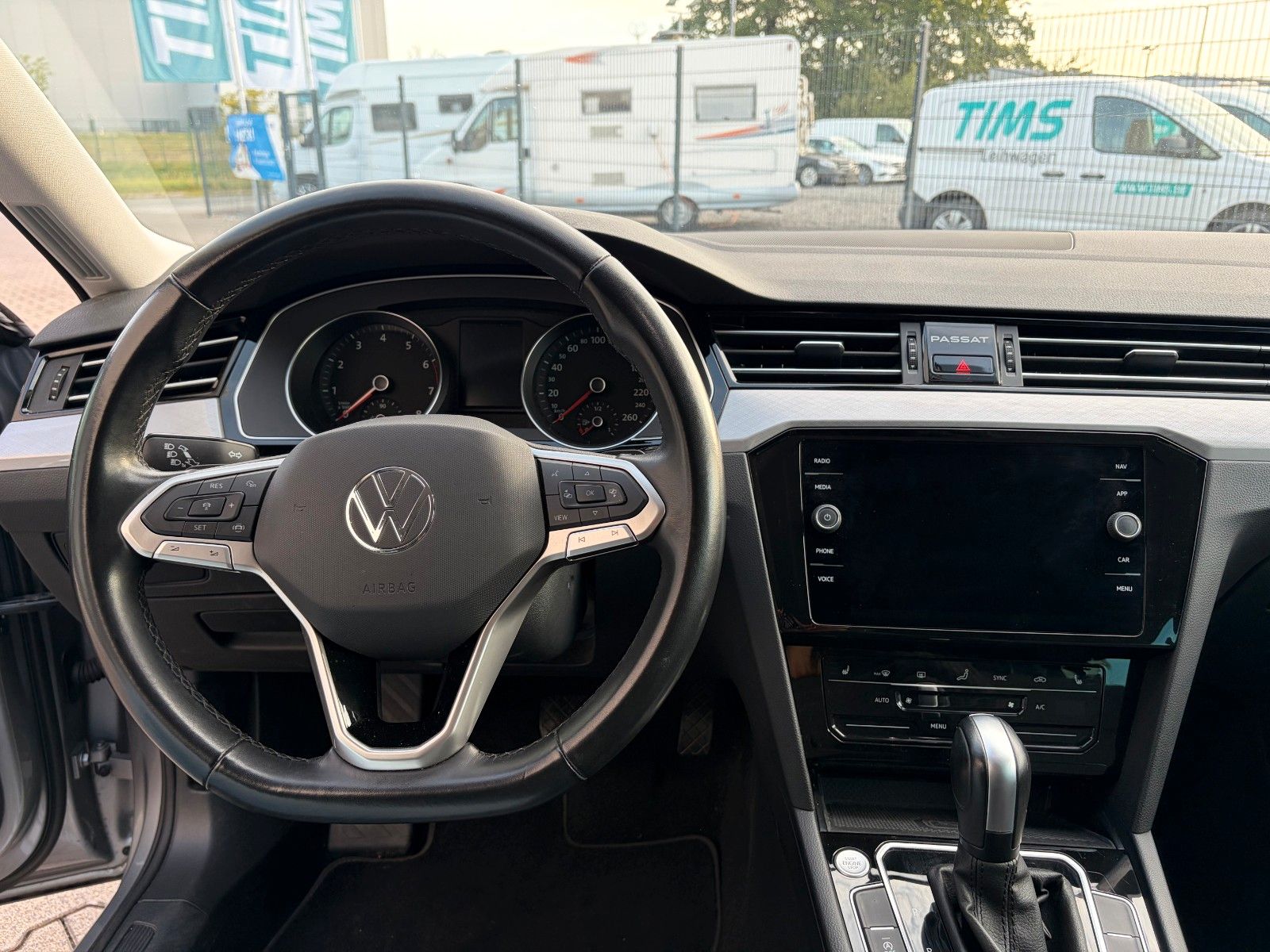 Fahrzeugabbildung Volkswagen Passat Variant Business 1.5 TSI Comfort DSG AHK
