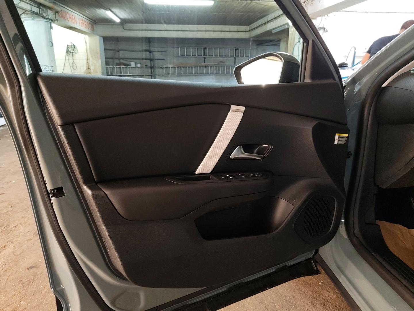 Citroën C4 MAX Hybrid AT Techno-Paket Dach schwarz Winte