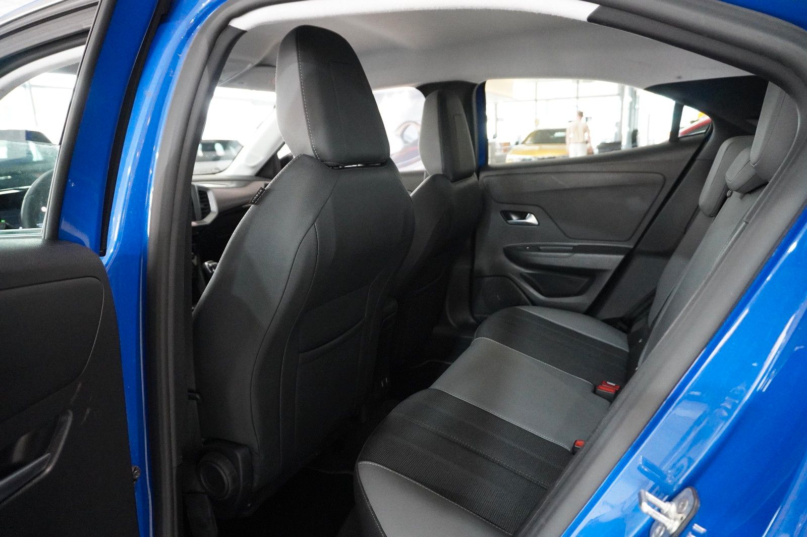 Fahrzeugabbildung Opel Mokka ELEGANCE 1.2T NAVI/LED/KAMERA/SPORT/SH/DAB
