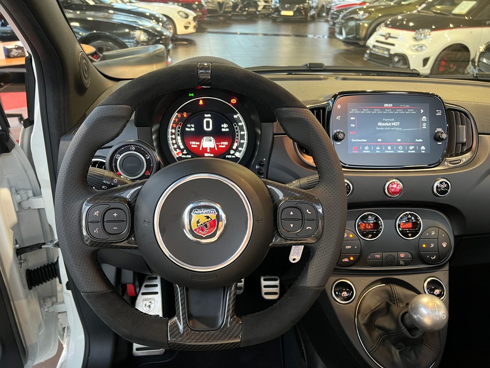 Fahrzeugabbildung Abarth 695C KLIMA LEDER NAV DAB PDC ALU