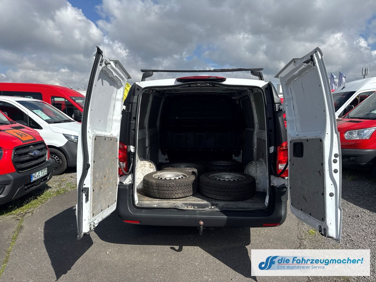 Fahrzeugabbildung Mercedes-Benz Vito Kasten 111 CDI FWD lang Rückfahrkam.*EXPORT