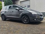 Peugeot 5008 1.6 Family plus 155 THP Family plus - Peugeot 5008 mit Benzin-Antrieb: Kleinbus, 1.6