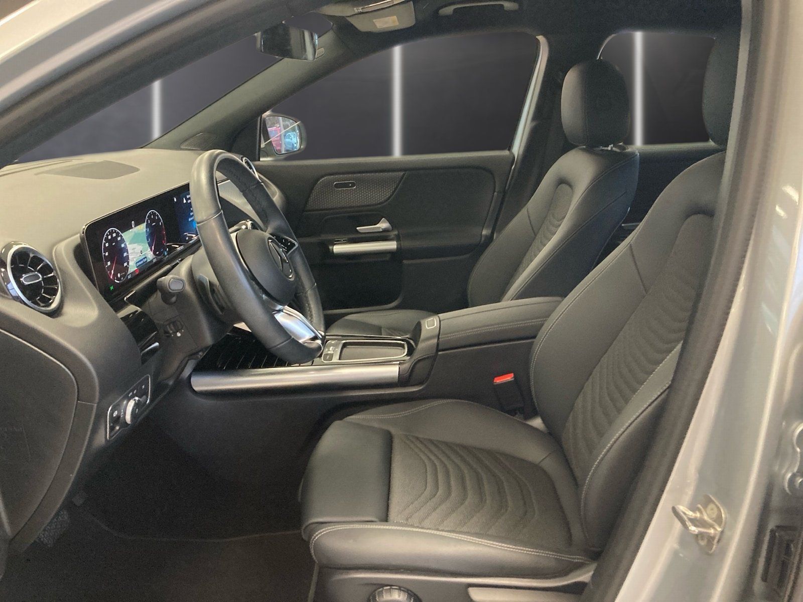 Fahrzeugabbildung Mercedes-Benz GLA 180 Progressive*AHK*Totwin*Kamera*LED*CarPl*