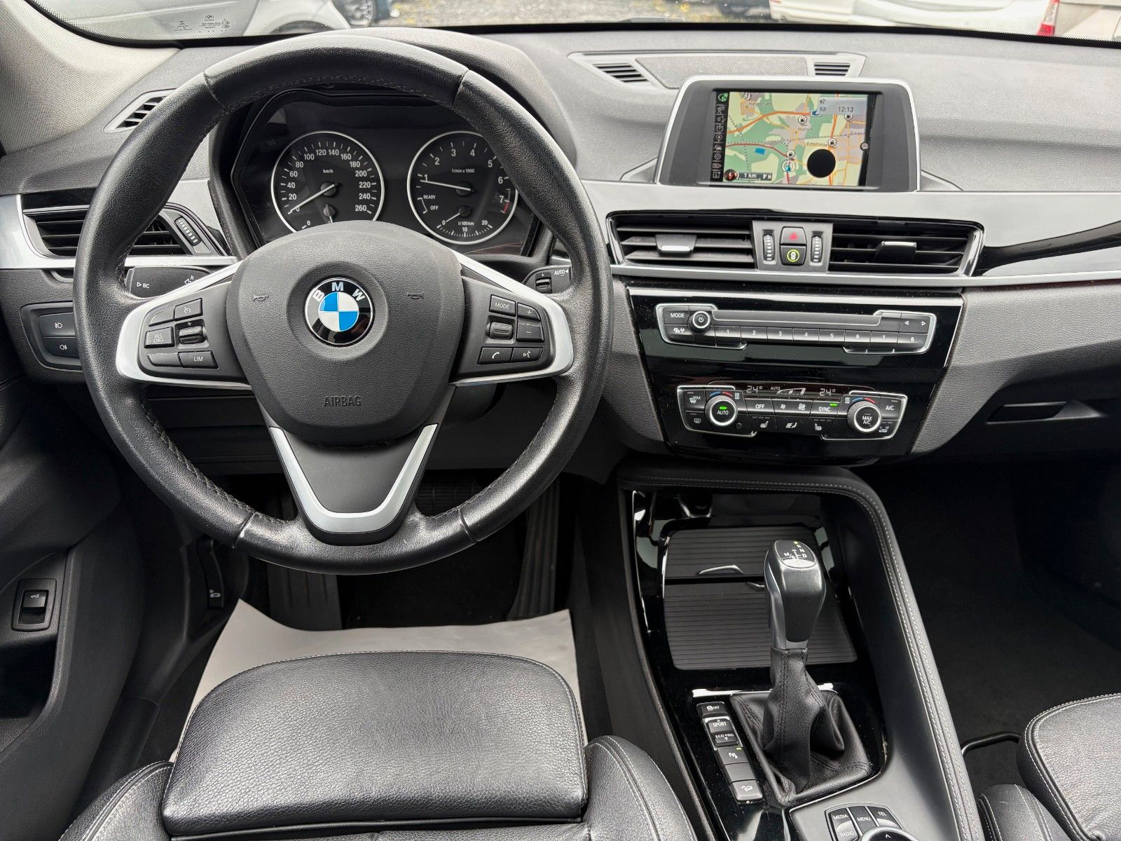 Fahrzeugabbildung BMW X1 xDrive20i Aut. SPORT LINE Navi Leder LED Pano