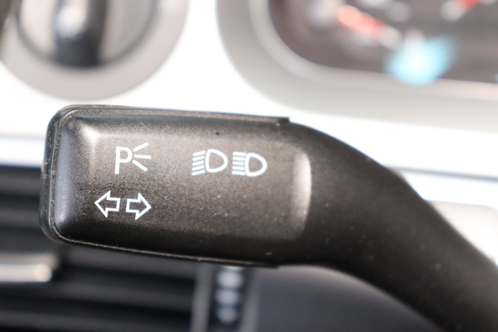 Fahrzeugabbildung Audi A6 2.0 TDI multitronic Avant * Xenon * AHK * PDC