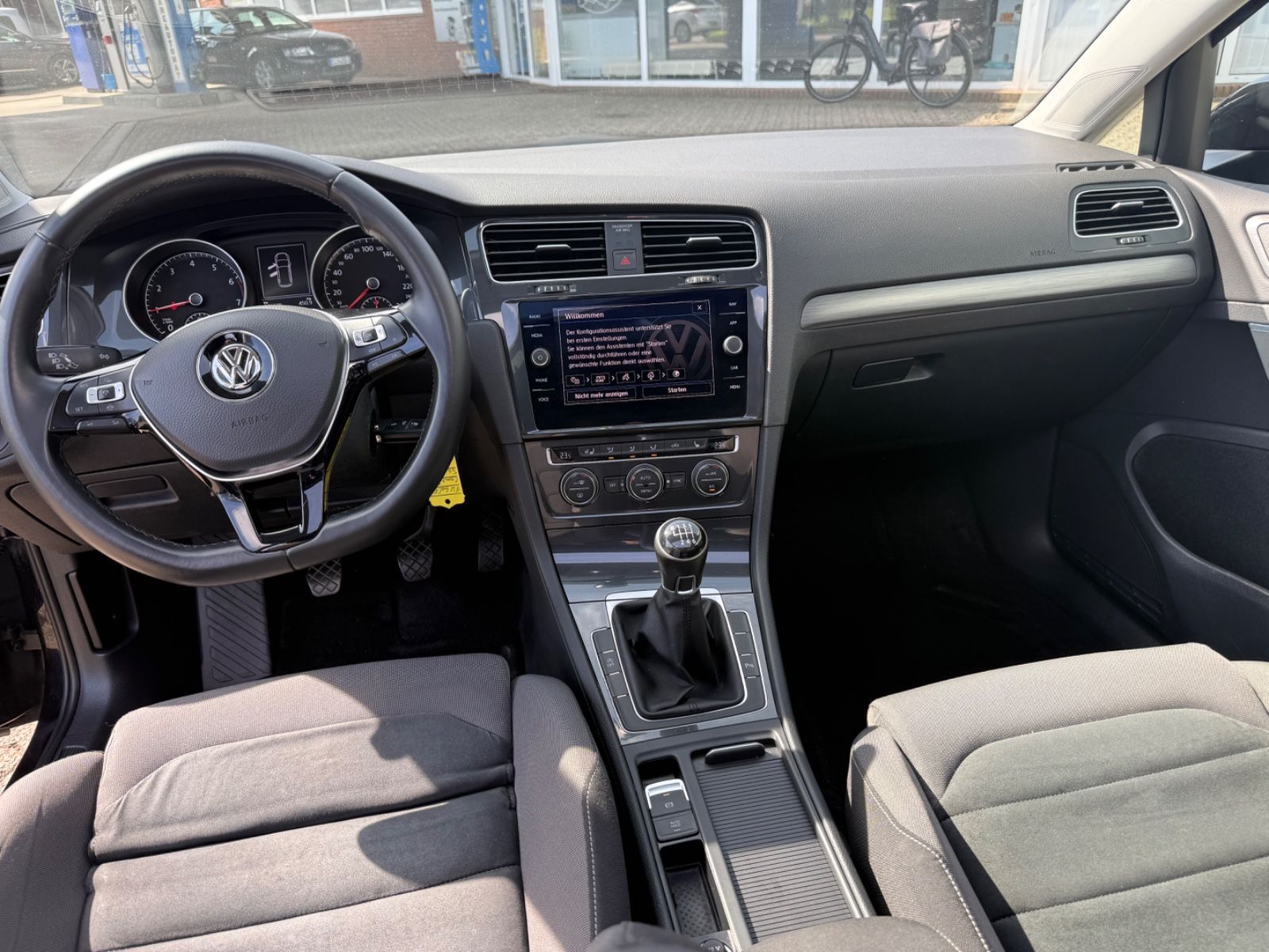 Fahrzeugabbildung Volkswagen Golf 1.5 Comfortline AHK/ACC/Pano/Navi/LED/Kamer