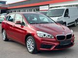 BMW 220 Baureihe 2 Active Tourer 220 i - rote BMW 2er Reihe