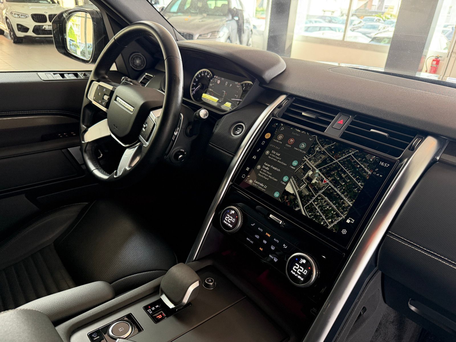 Fahrzeugabbildung Land Rover Discovery 5 R-Dynamic SE AWD/7-SITZER/360''KAM