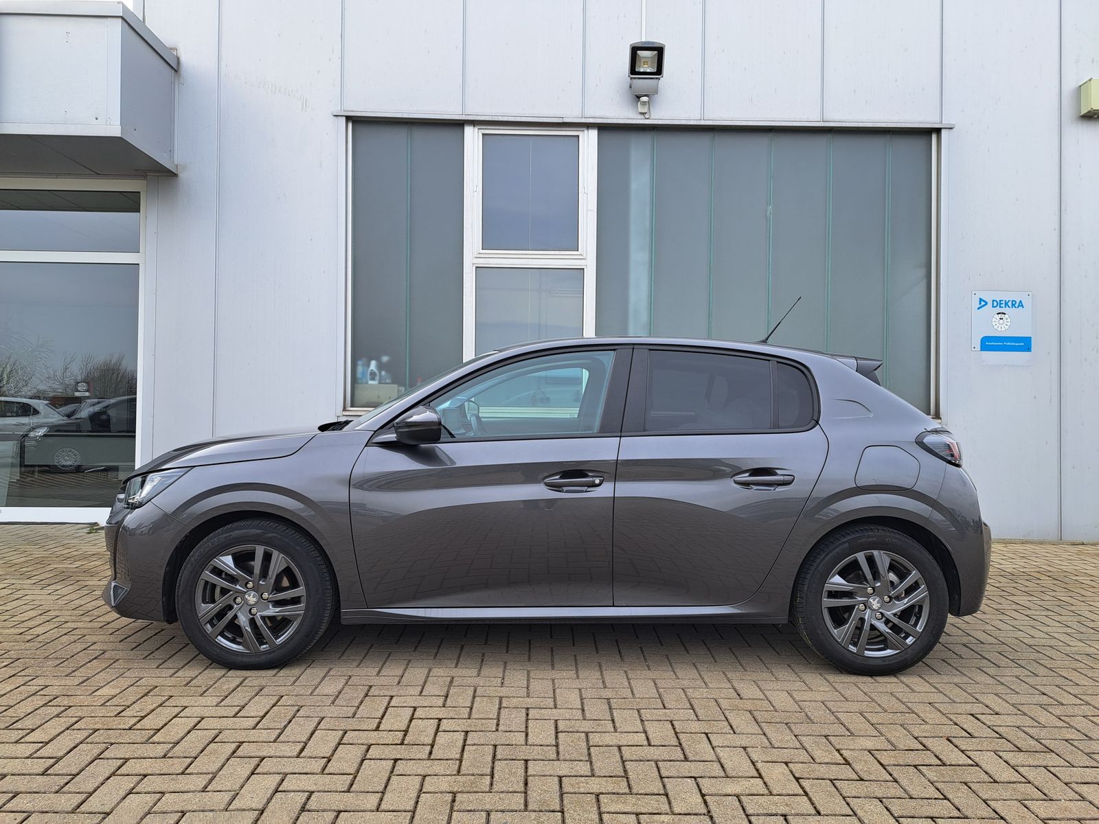 Fahrzeugabbildung Peugeot 208 Active Pack LED SITZHEIZUNG PDC ALU TEMPOM.