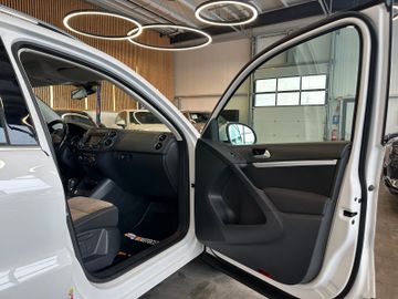 Volkswagen Tiguan Sport & Style 4Motion *2. Hand*Klima*Navi