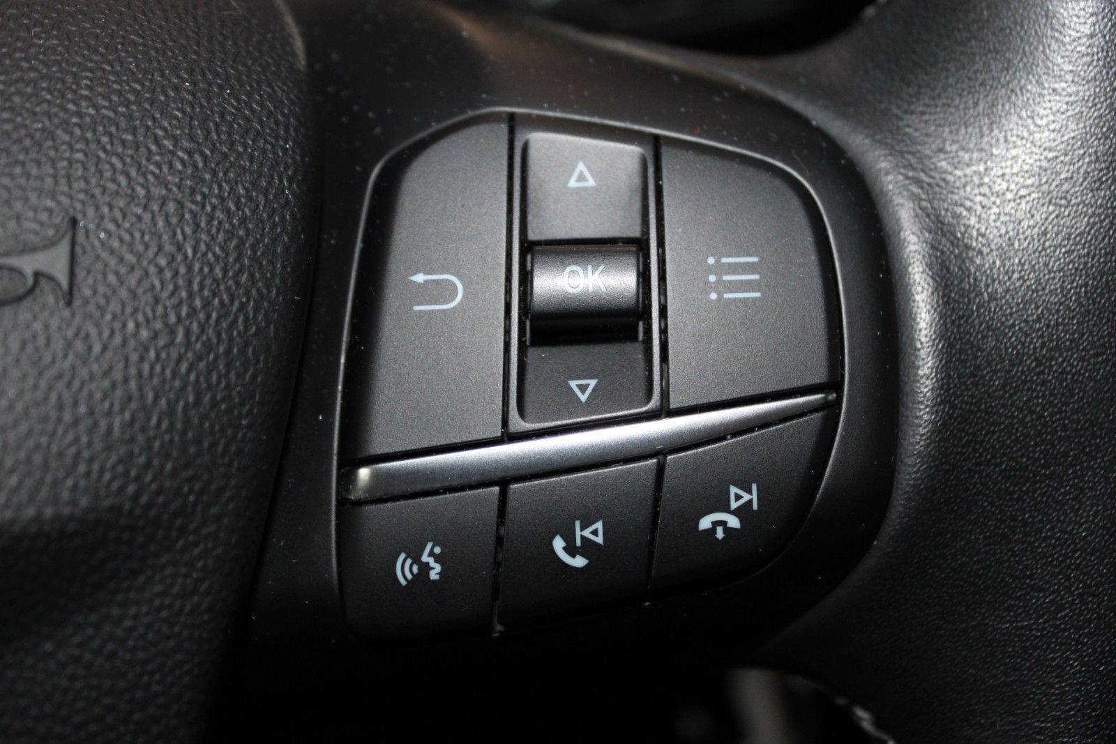 Fahrzeugabbildung Ford Fiesta Titanium LED KLIMA Allwetter PDC WinterP.