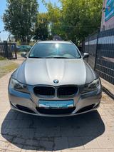 BMW 320i Touring - BMW 320 aus 2009: Kombi