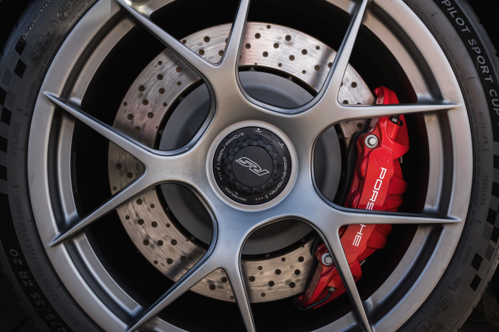 Fahrzeugabbildung Porsche 992 GT3 RS-Weissach-Lift - PTS malachitgrün-LED