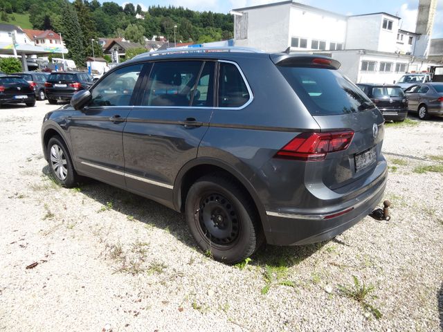 Fahrzeugabbildung Volkswagen Tiguan Highline/4Motion/HUD/AHK/Leder/AHK/
