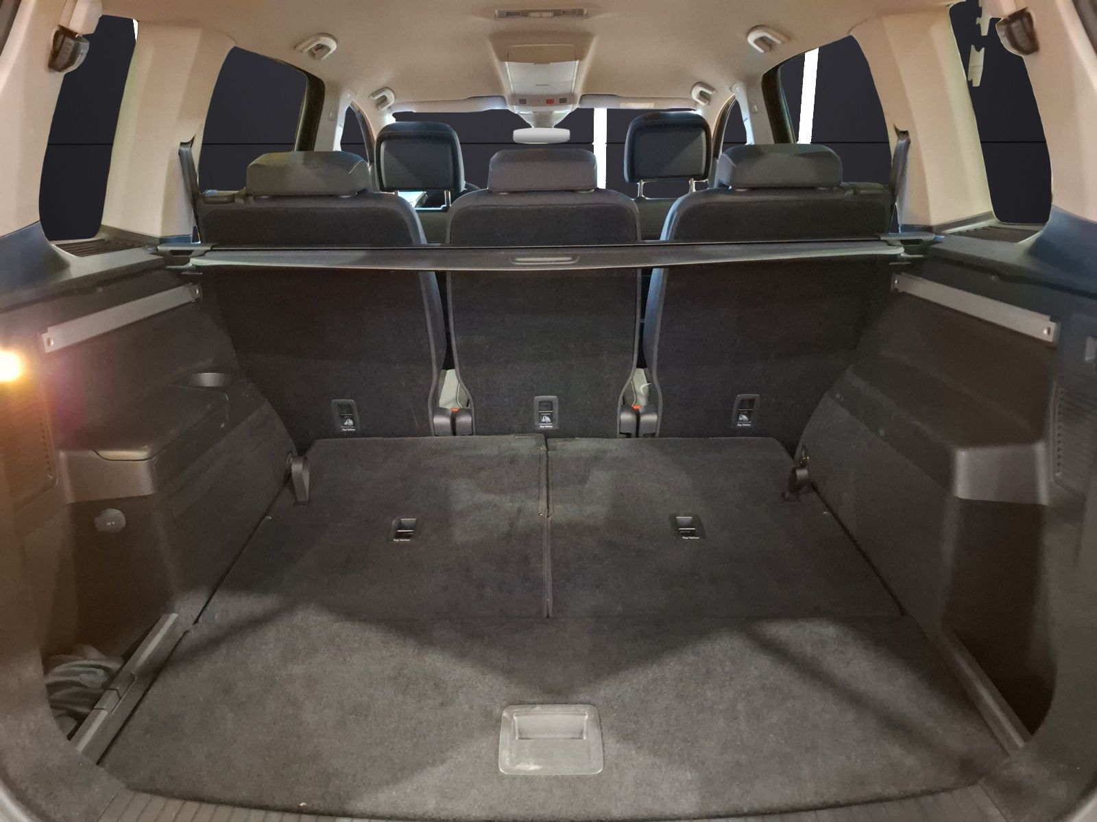 Fahrzeugabbildung Volkswagen Touran TDI Active DSG 7-Si. LED Navi AID ACC SH