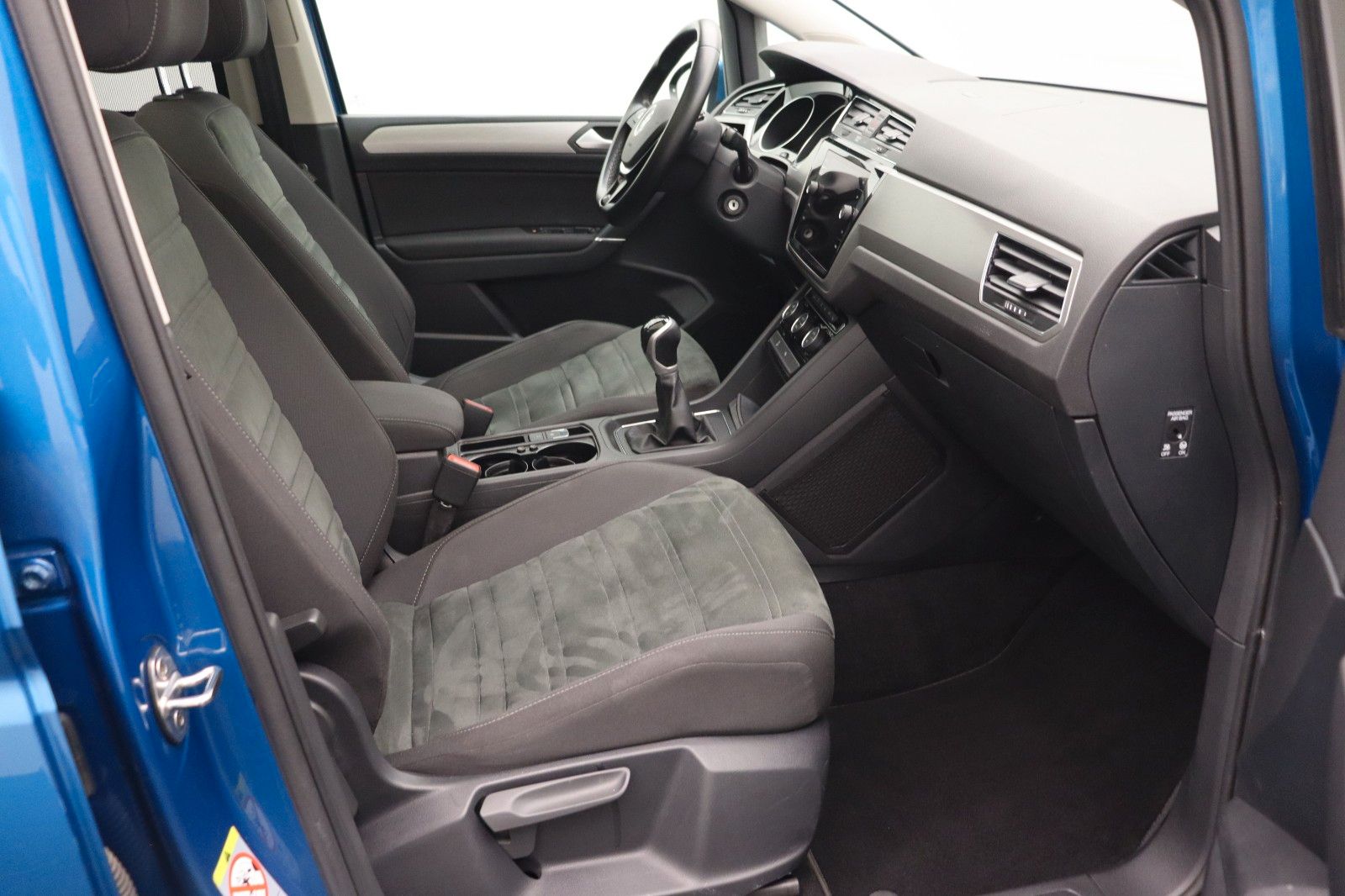 Fahrzeugabbildung Volkswagen Touran Comfortline ACC AHK Panorama7Sitze