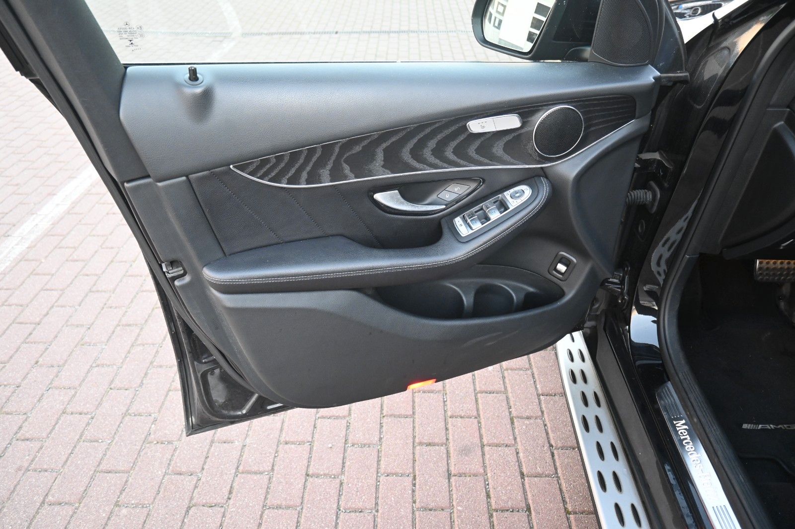 Fahrzeugabbildung Mercedes-Benz GLC 300 GLC Coupe 4Matic*AMG Line*LED*