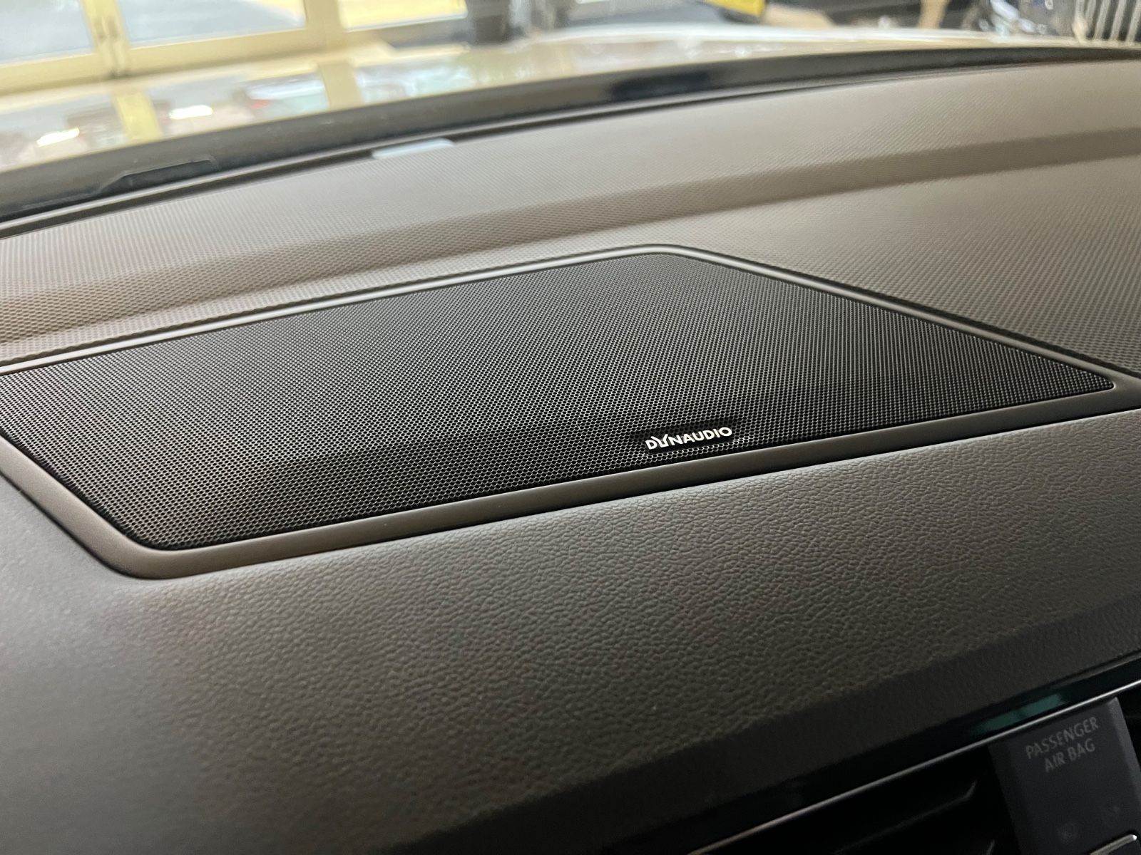 Fahrzeugabbildung Volkswagen Tiguan 2.0TDI DSG Highline 4Motion R line 239PS