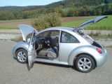 Volkswagen New Beetle 1.6 en vogue High-Line KLIMA AHK TÜV - Volkswagen New Beetle mit Benzin-Antrieb: Limousine, 1.6
