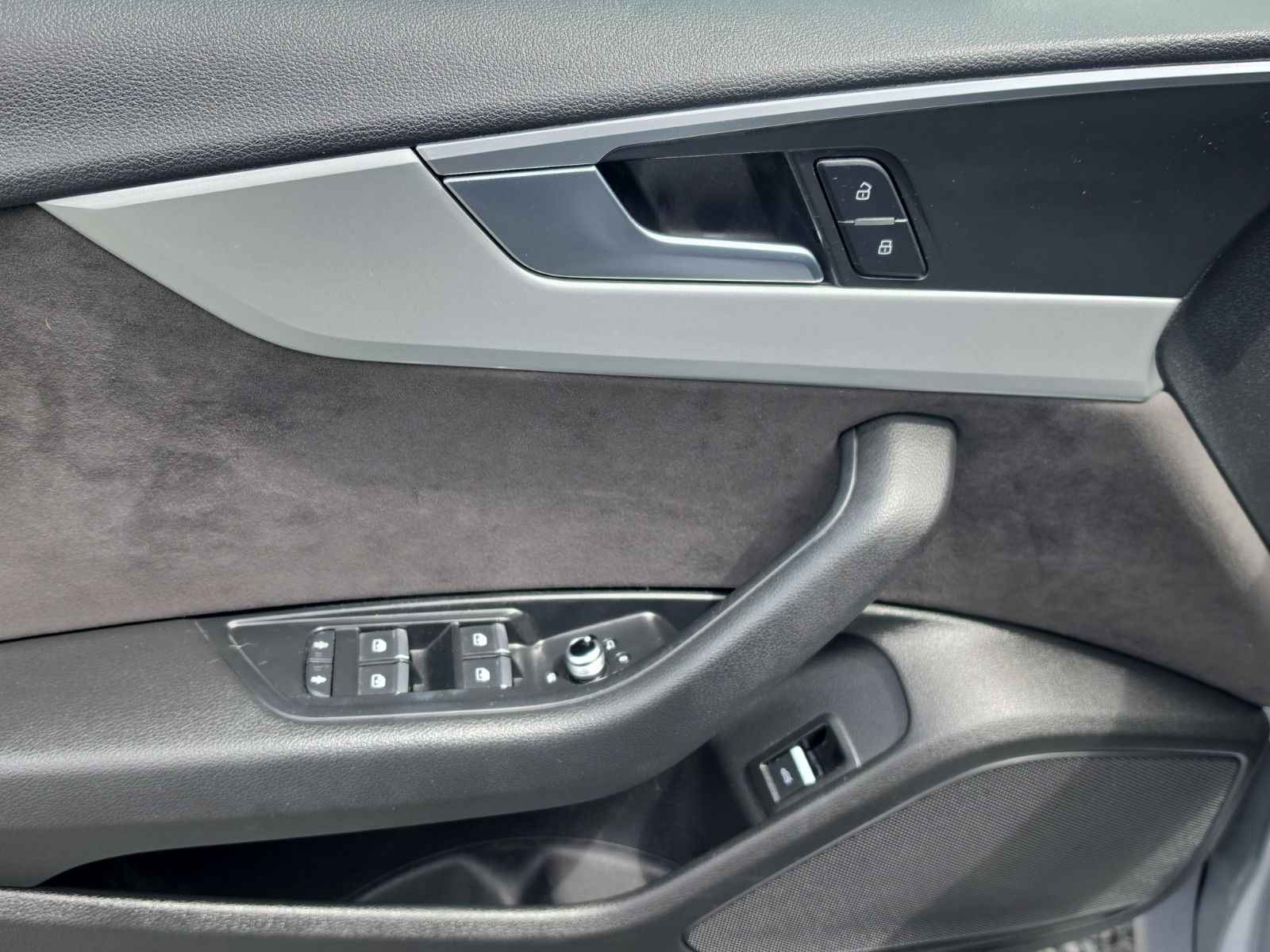 Fahrzeugabbildung Audi A5 Sportback basis NAVI PDC