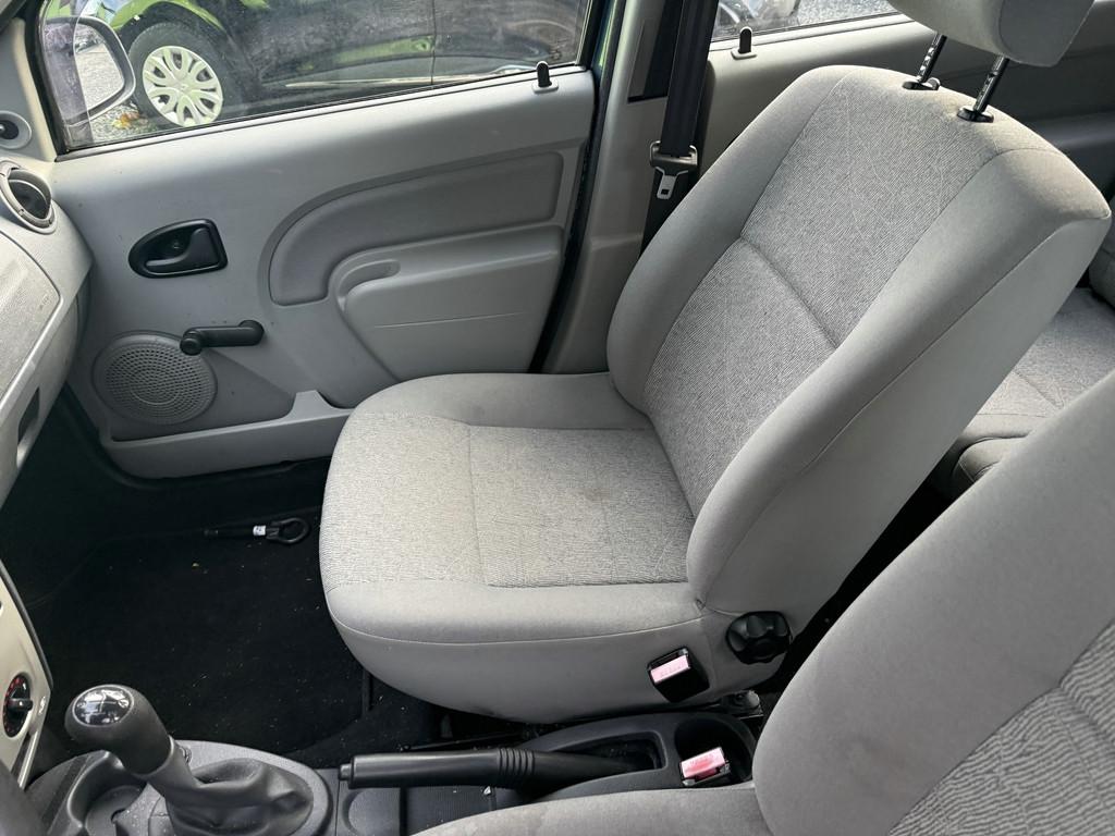 Dacia Logan 2011 — photo 21