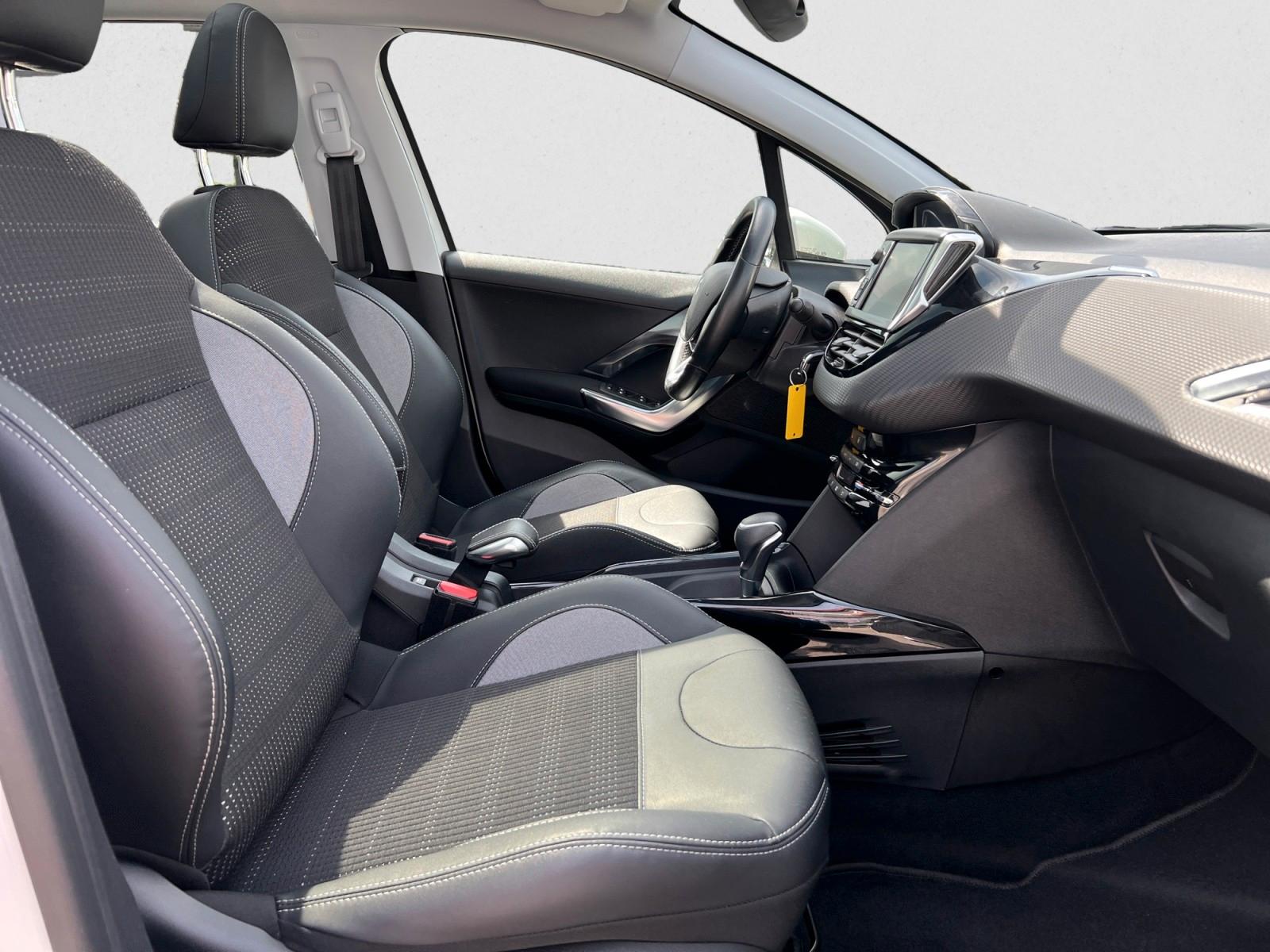 Peugeot 2008 Allure NAVI PANO SHZ AMBIENT LED