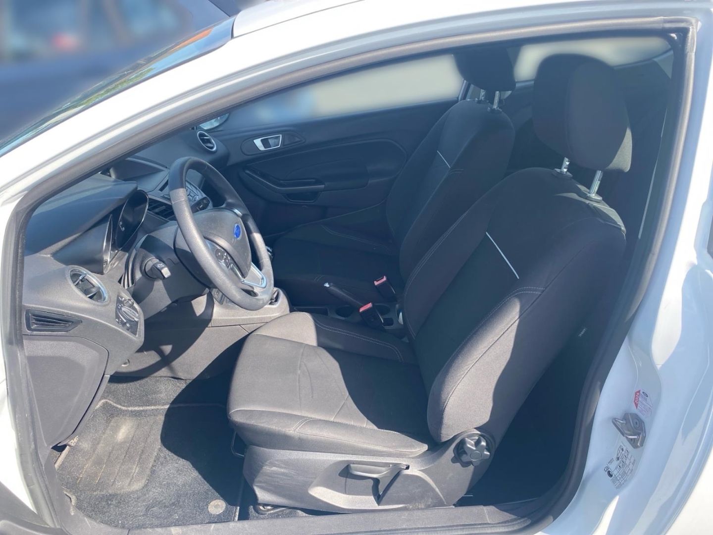 Fahrzeugabbildung Ford Fiesta Trend Frontscheibenheizung