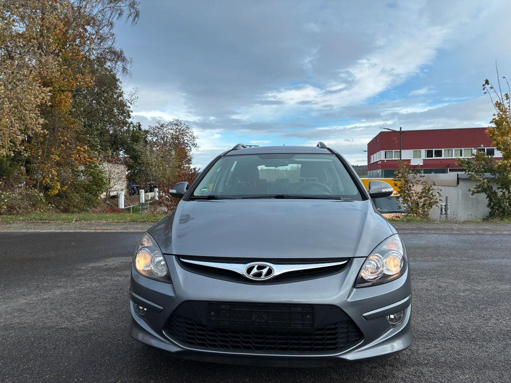 Hyundai i30  1.6 CRDi Edition20*TÜV NEU*SHZ*AHK*KLIMATRO