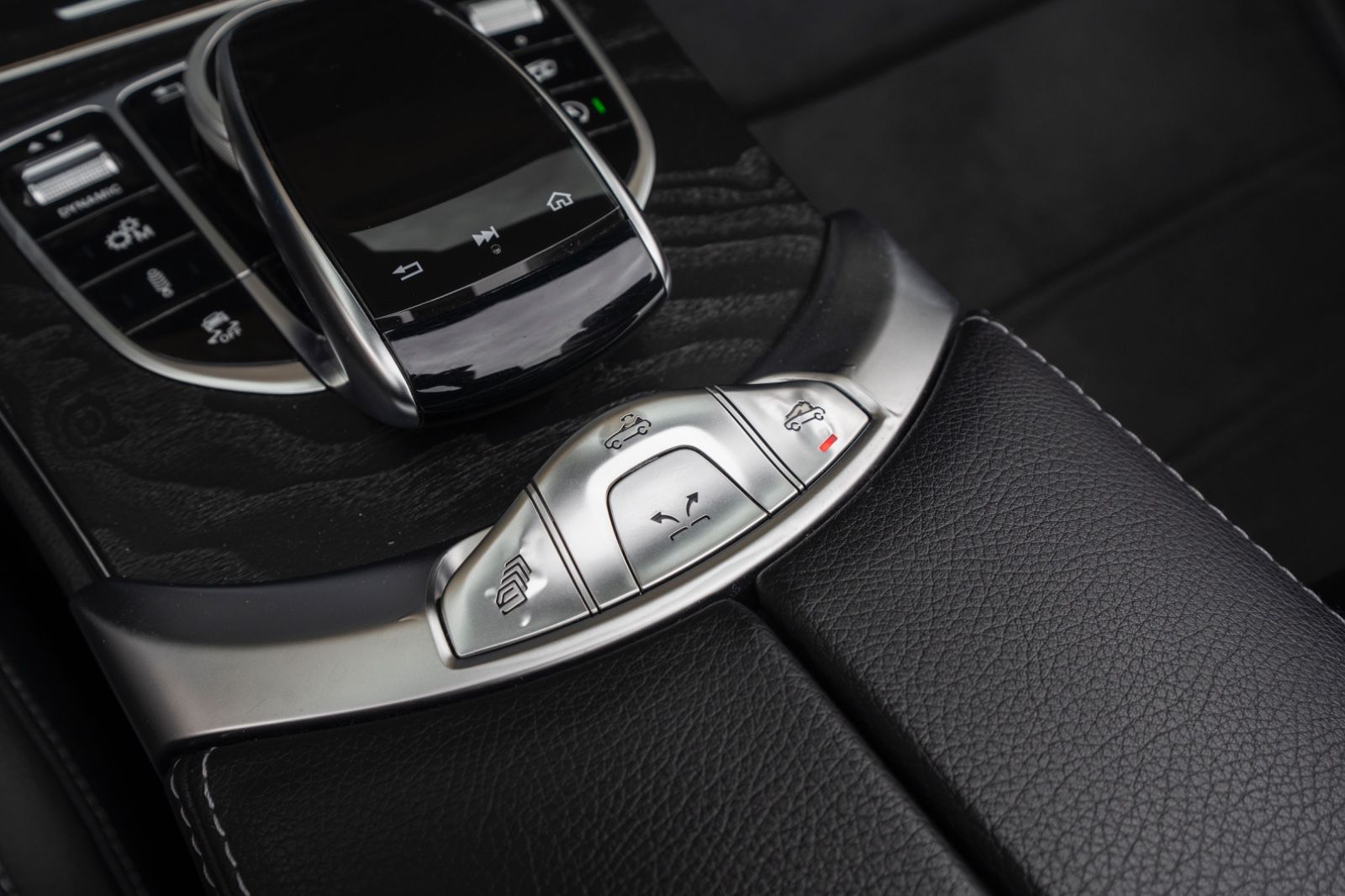 Fahrzeugabbildung Mercedes-Benz C 63 AMG  CABRIO AMG LED BURMESTER NAV KAMERA