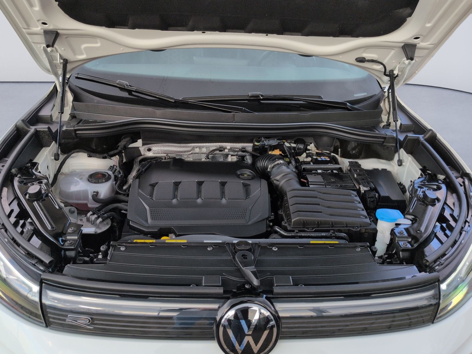 Tiguan 2.0 TDI DSG 4M R-Line STHZ+PANO+MATRIX+