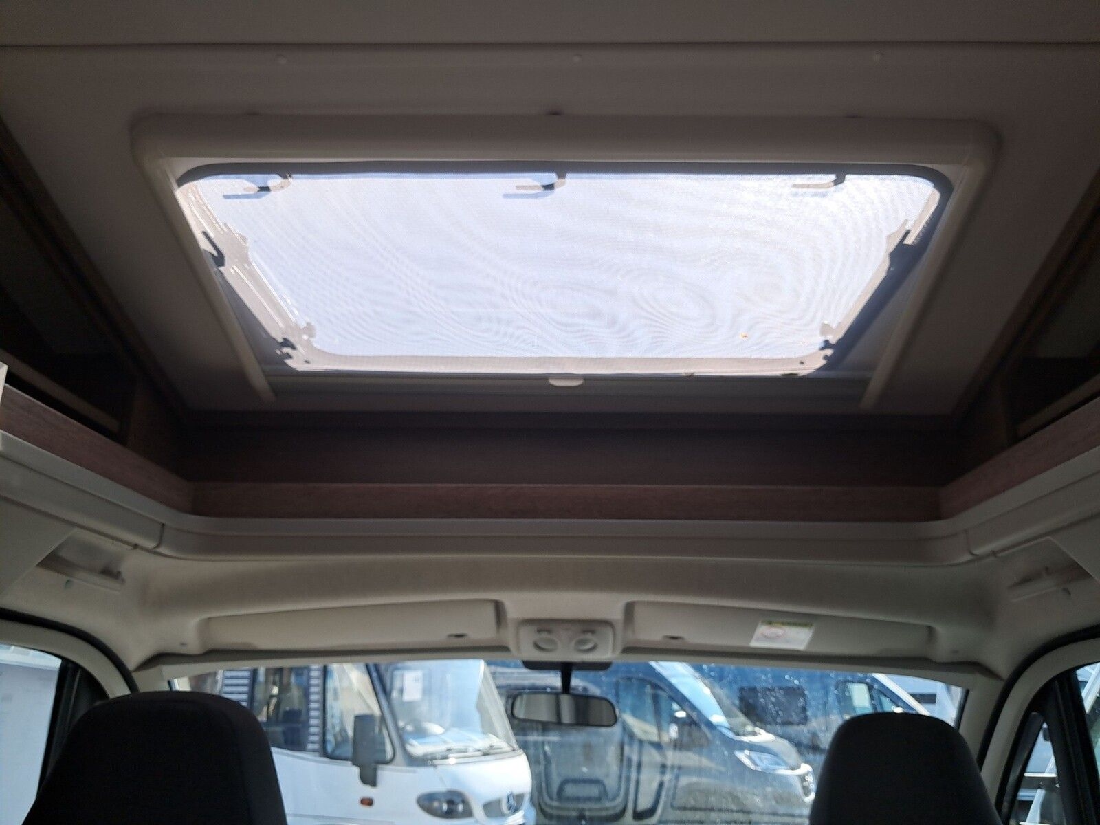 Fahrzeugabbildung Glücksmobil T 6757 Dachklima, Rückfahrkamera, Markise, TV