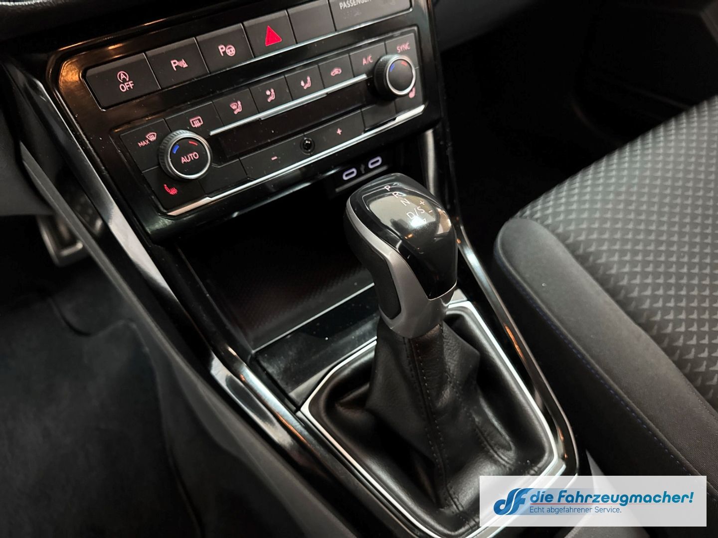 Fahrzeugabbildung Volkswagen T-Cross United 1.0 TSI Navi ACC Apple CarPlay An