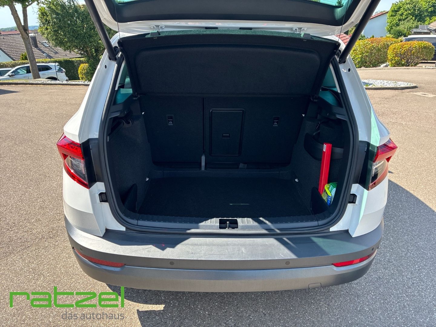 Fahrzeugabbildung SKODA Karoq 1.5 TSI Clever Ambition Navi LED ACC RFK D