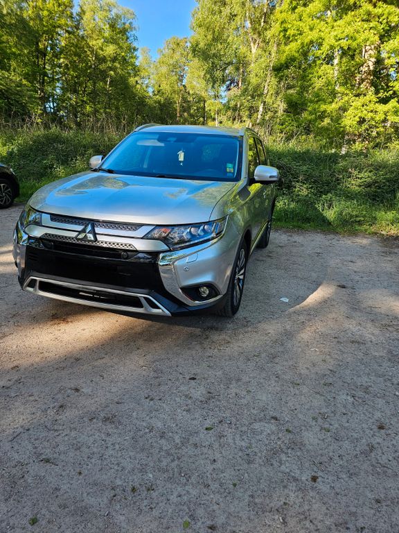 Image of Mitsubishi Outlander