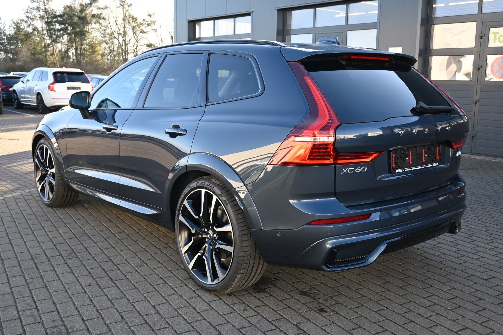 Fahrzeugabbildung Volvo XC60 B5 B AWD Ultra Dark*PANO*360°*LUFT*ACC*AHK