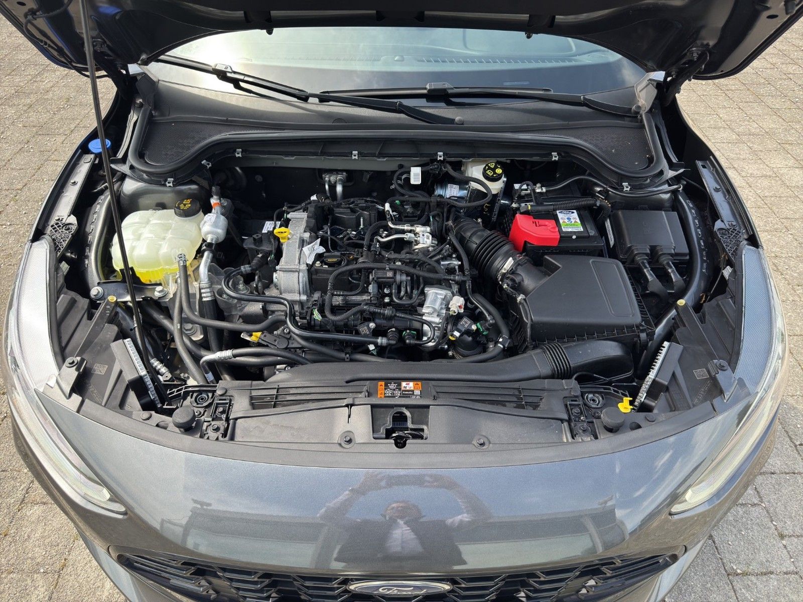 FORD Focus Turnier 1.0 ST-LINE AUTOMATIK / NAVI / AHK - Image 17