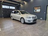 Toyota Avensis Kombi 2.0*XENON*TEMPMT*EINPARKHILFE*SHZ - gebrauchte Toyota Avensis aus dem Jahr 2007