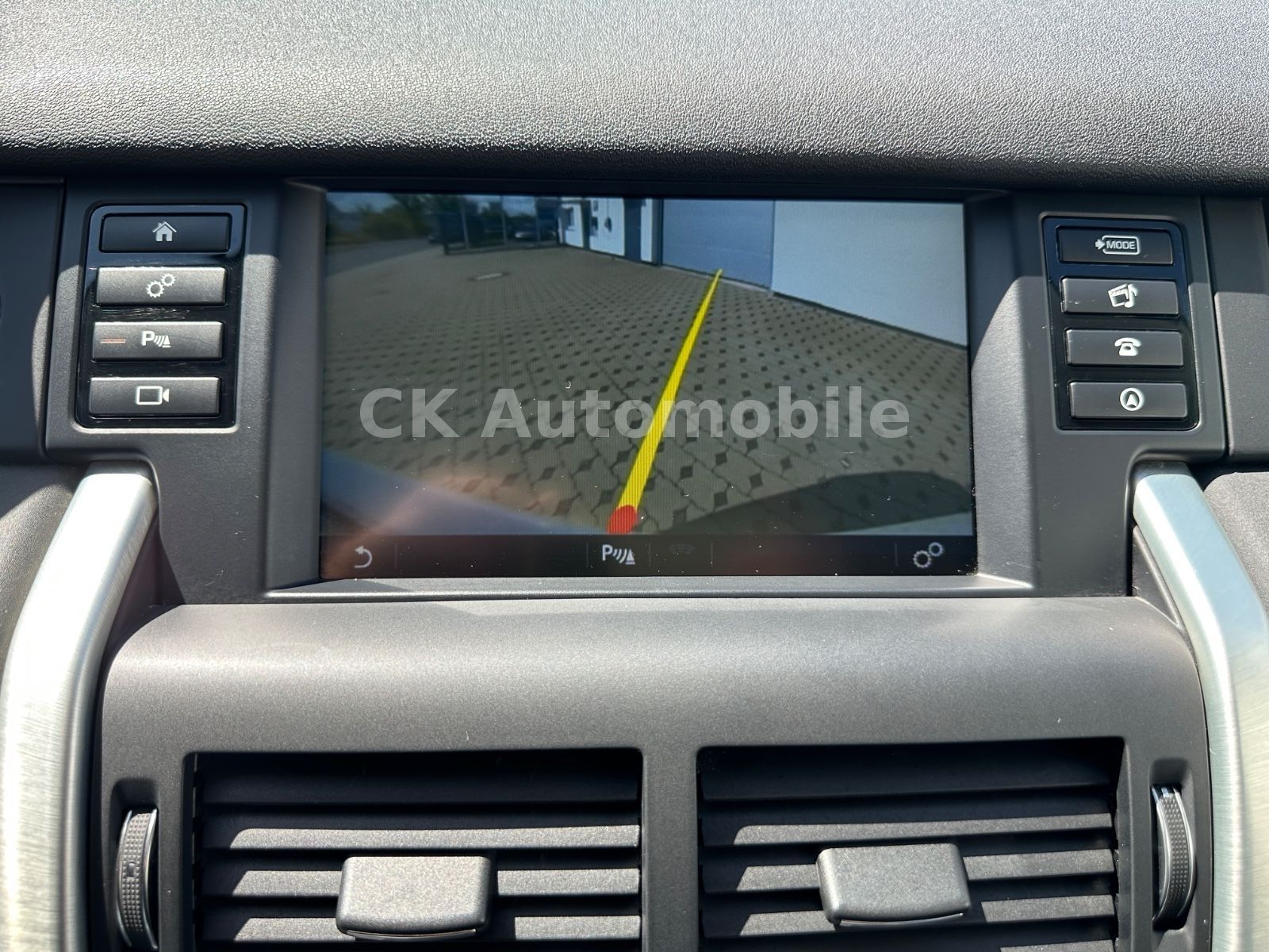 Fahrzeugabbildung Land Rover Discovery Sport 2.0 TD4 SE AWD/Navi/Bi-Xenon/Kam