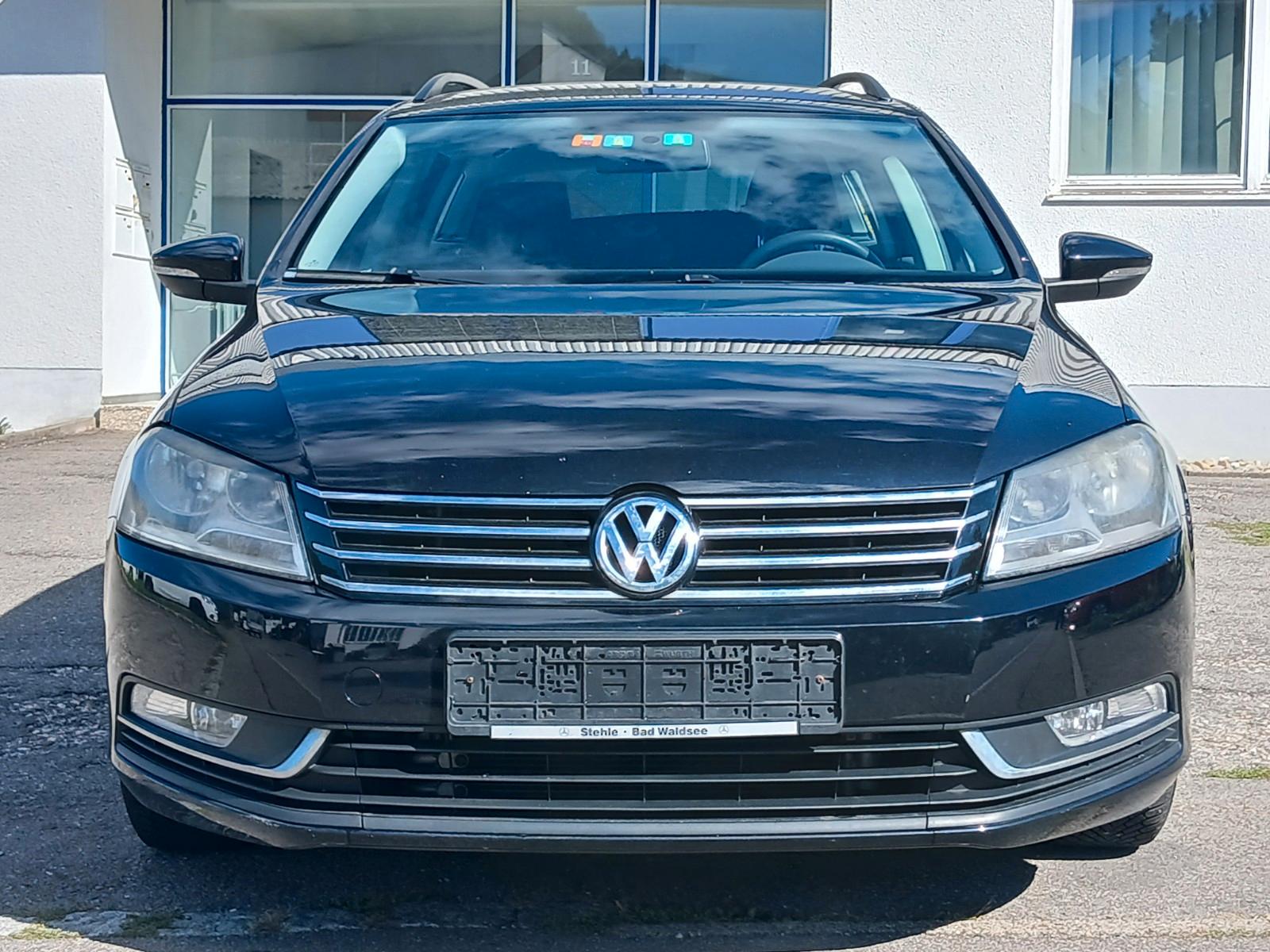 Volkswagen Passat 2011 — rear view