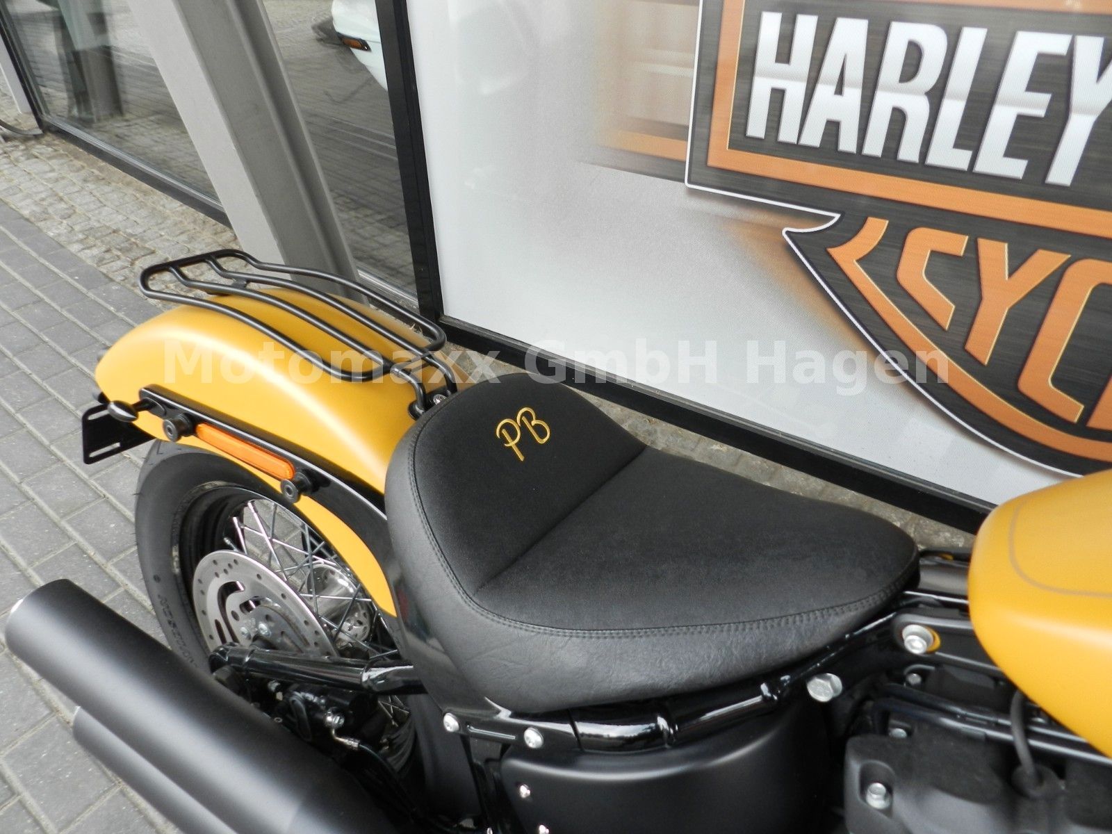 Fahrzeugabbildung Harley-Davidson Street Bob 107 MJ19 mit Speichen-Felgen!!!