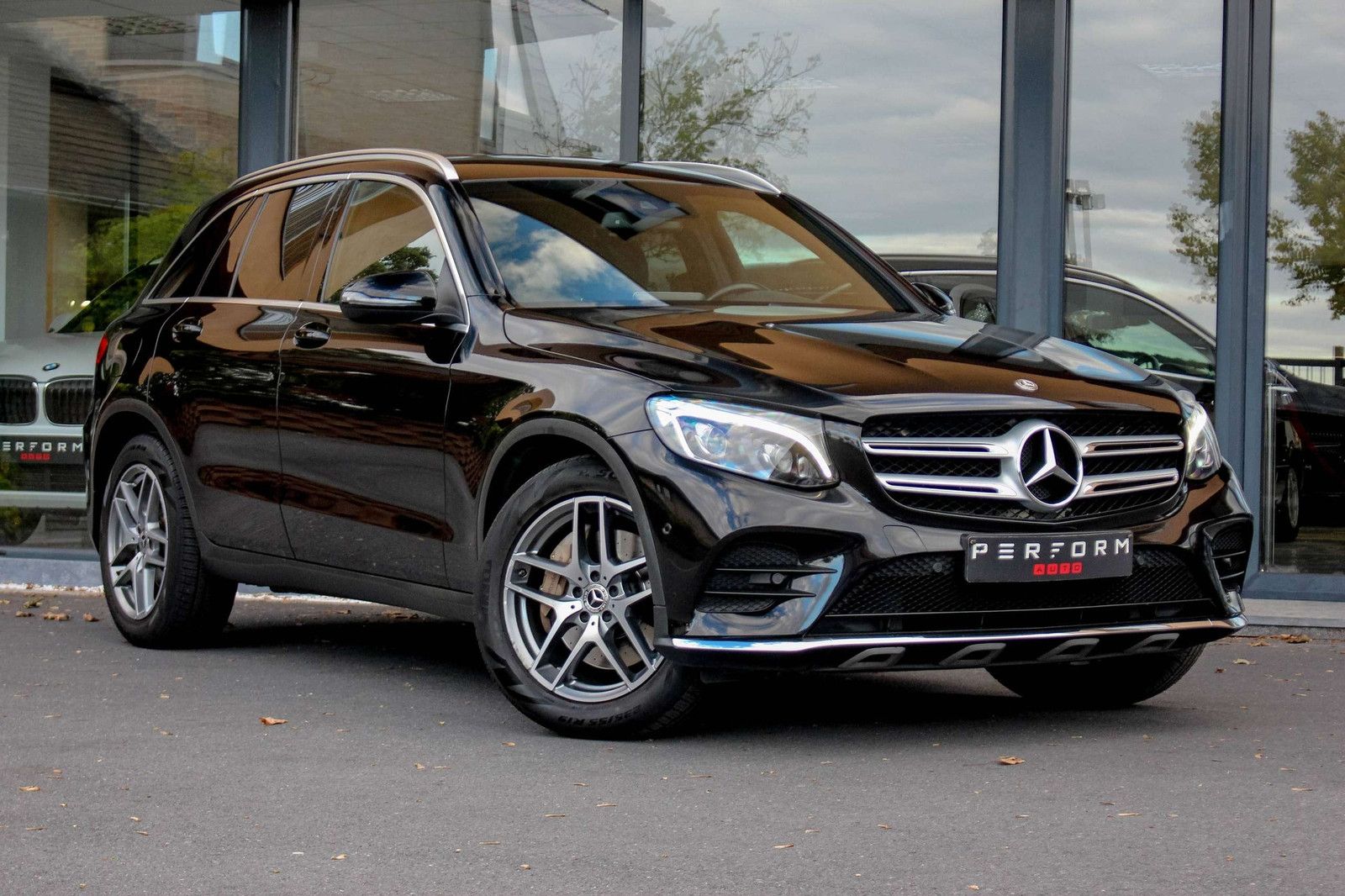 Mercedes-Benz GLC 220 d 4MATIC*AMG LINE*TREKHAAK*CAMERA*LED*NA imagem 3