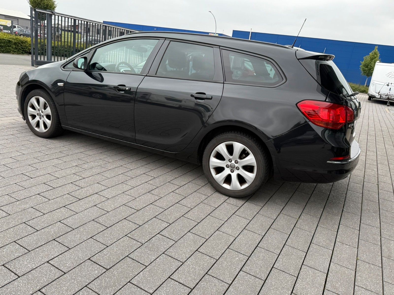 Fahrzeugabbildung Opel Astra J Sports Tourer Style
