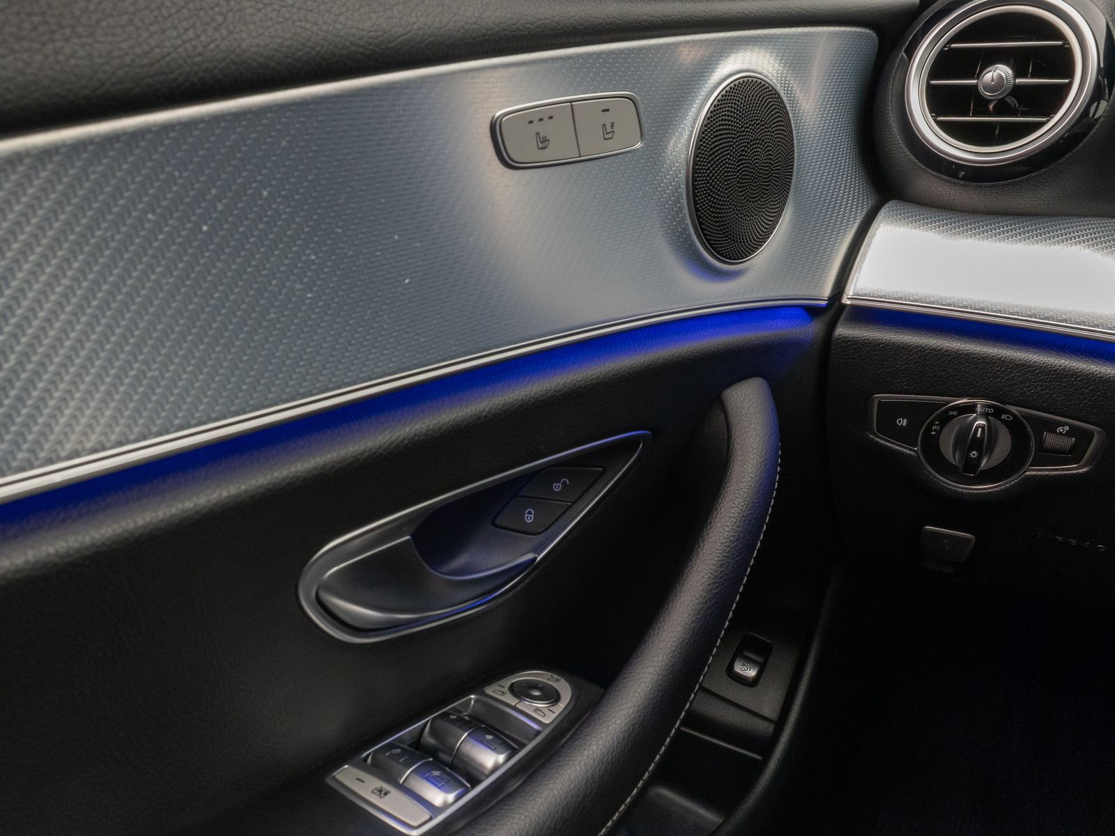 Fahrzeugabbildung Mercedes-Benz E 300 de Avantgarde Kamera AHK LED Standhzg AHK