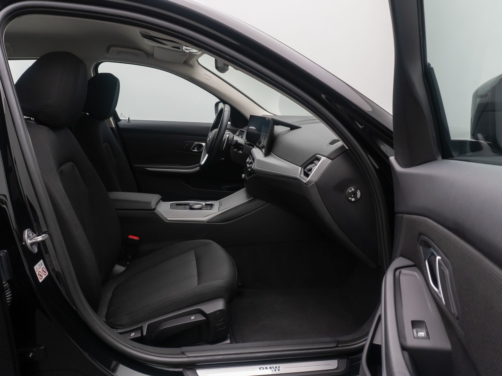 Fahrzeugabbildung BMW 318i GeschwindigReg DAB PDC Cockpit+ Widscreen