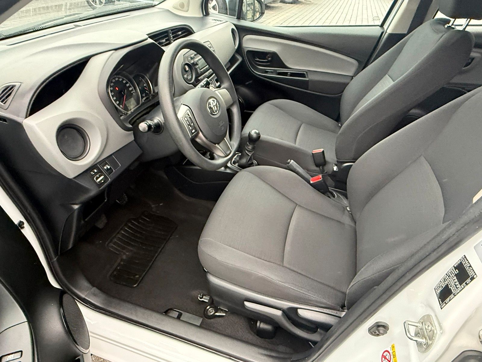 Fahrzeugabbildung Toyota Yaris Basis