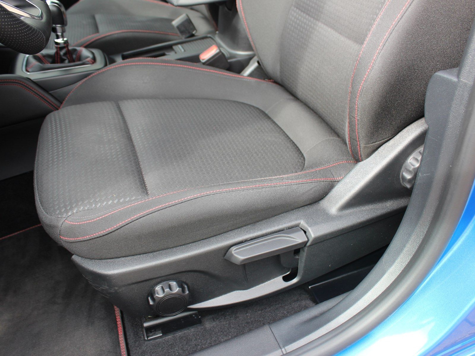 Fahrzeugabbildung Ford Focus ST-Line X 1,0 EcoBoost Mild-Hybrid